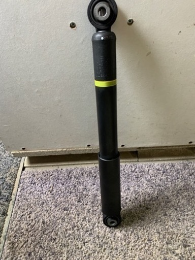 ジムニー　ショックアブソーバー4本