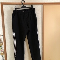 adidasの上下の画像