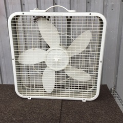 白い大きなサーキュレーター