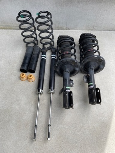ヴォクシー80系　純正ショック(前後)