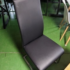 ニトリ　ダイニングテーブル　レザー調、黒チェア2脚セットの画像