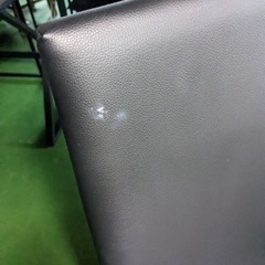 ニトリ　ダイニングテーブル　レザー調、黒チェア2脚セットの画像