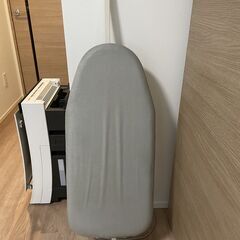 ニトリ 折りたたみスタンドアイロン台の画像