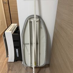 ニトリ 折りたたみスタンドアイロン台の画像