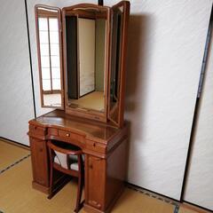 大塚家具　三面鏡と椅子