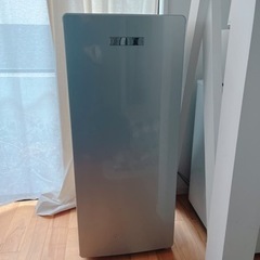 【中古・美品】ハイアール 冷凍庫  JF-NUF138BW 2020年製の画像