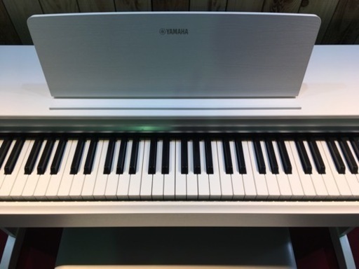 e86 YAMAHA ARIUS YDP-143WH 2018年製　電子ピアノ　ヤマハ　アリウス