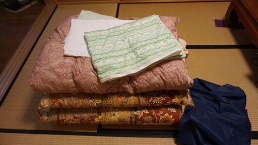 【値下げ】2000円で敷き布団、掛布団(合物)、シーツ2、カバー、布団袋