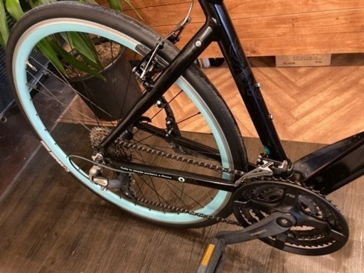 【前後タイヤ・チューブ新品！Bianchi ROMA IV】3×8速　700×28c クロスバイク　ブラック