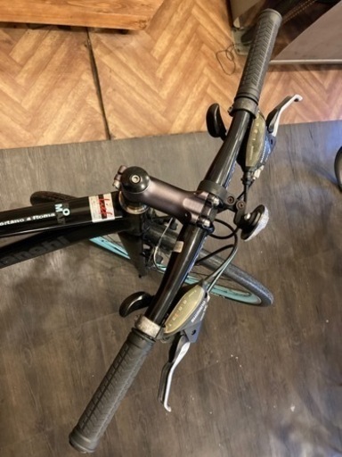 【前後タイヤ・チューブ新品！Bianchi ROMA IV】3×8速　700×28c クロスバイク　ブラック
