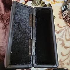 車の助手席と運転席の間に置くジュースホルダーの画像