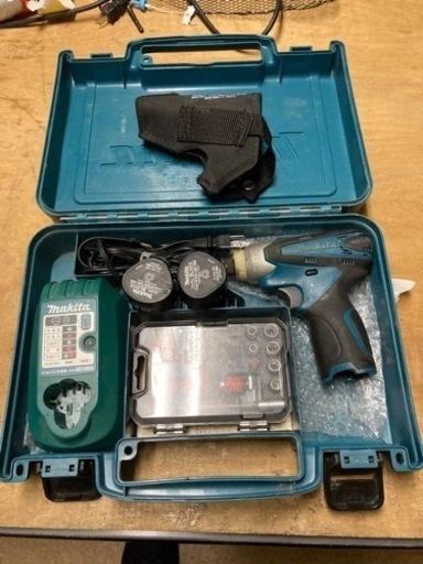 マキタ製インパクトドライバ（先端工具付き）