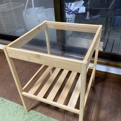サイドテーブル