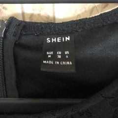 黒のワンピースの画像