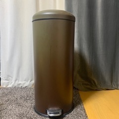 大きなゴミ箱　茶色　円形