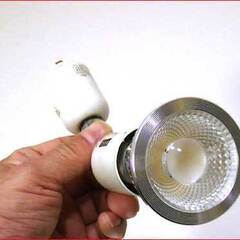 配線レール用　スポットライト　天井照明器具　LEDランプをお付けします　【雑貨店閉店による、備品処分】の画像