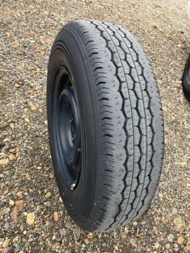 ハイエース用夏タイヤ、新車はずし