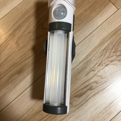 懐中電灯つきLEDセンサーライト