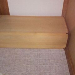 桐の箱　桐と言う割には軽い