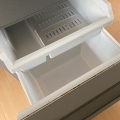 冷蔵庫　シルバーの画像