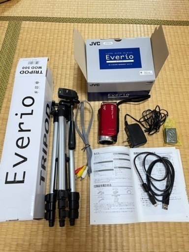 フルハイビジョンビデオカメラ GZ-E880 小型三脚付