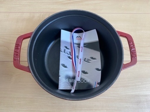 【決まりました】【美品/箱付】ストウブ　ラウンド　鍋　18cm　チェリー　staub
