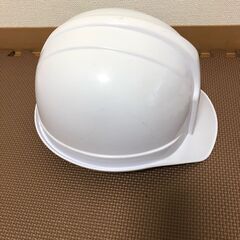 ヘルメット差し上げます。現状でお引取り可能な方。現場作業用です