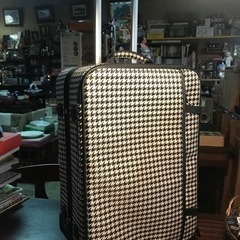 【店頭にて売り切れ】二谷友里恵デザイン　キャリーバッグ　千鳥格子...