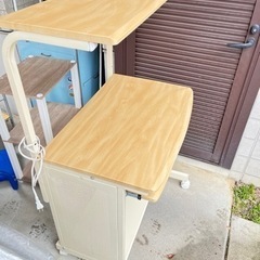 パソコンテーブル　めくれ有り