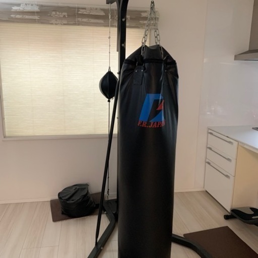 吊り下げ型のサンドバッグ