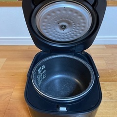 IRIS OHYAMA 炊飯器　5.5合　米びつセットの画像