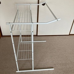 ハンガーパイプ付き押入れ収納棚の画像