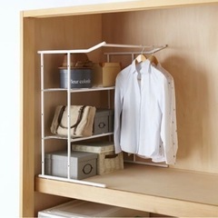 ハンガーパイプ付き押入れ収納棚の画像