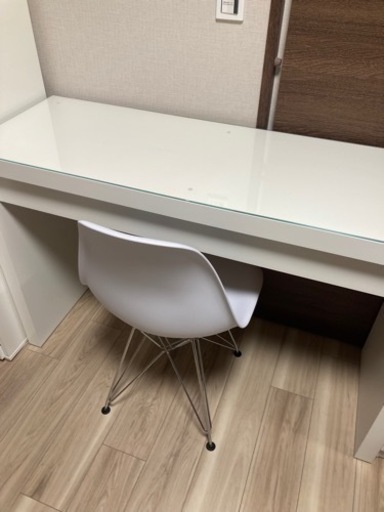 IKEA  イケア  MALM  マルム  ドレッサー  化粧台　イームズチェア