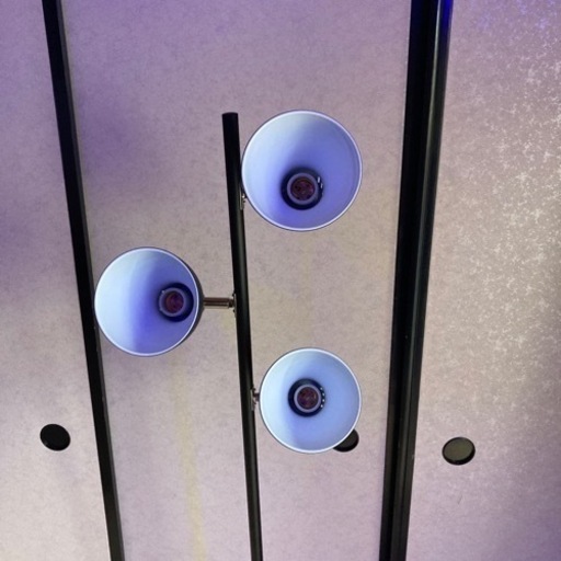 美品　共同照明 フロアスタンド ランプ フロアライト スタンドライト 3灯 LED電球対応 (GT-DJ-02B) 組立式 ブラック スポットライト 北欧 おしゃれ 間接照明 led スタンド照明 多角度 自由自在 照明器具 電気スタンド 個別点灯可 寝室 リビング 居間 インテリアライト ルームライト 【電球別売り】