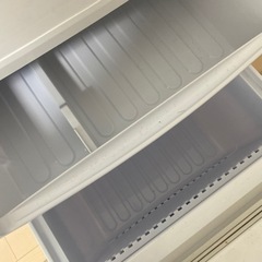 取りに来てくださる方限定！SHARP 2014年製　137リットル冷蔵庫の画像