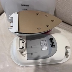 コードレススチームアイロンとアイロン台の画像