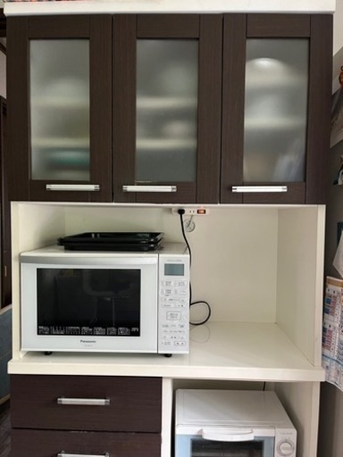 茶色の食器棚 ※家電は別売りです