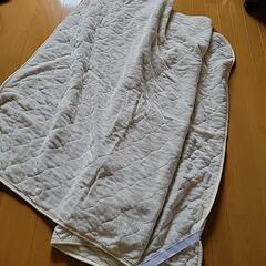 ニトリの敷きパッド　ダブルサイズ　白系