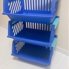 今月末には処分！値下げした！おもちゃ箱　収納　3段重ねの画像