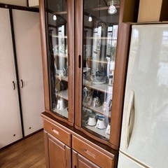 本日処分します。✨たっぷり入る食器棚✨