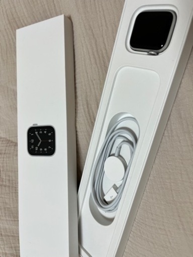 服/ファッション Apple Watch SE