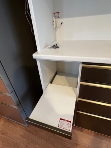 ほぼ新品、美品。棚　キッチンボード
