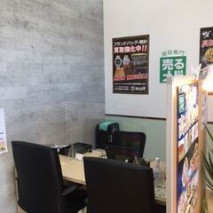 平日勤務できる方大歓迎！買取専門店での接客、店頭でのチラシ配りの画像