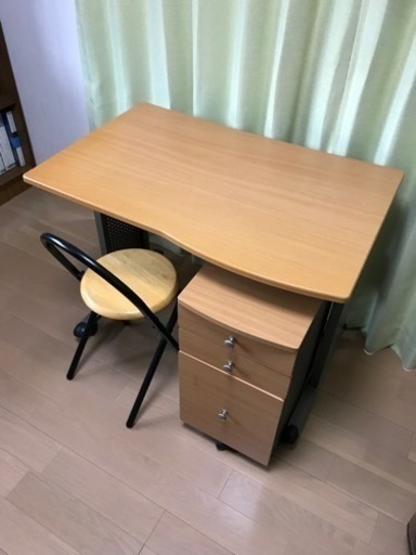 取りに来てくれる方　机とイスのセットはどうですか？
