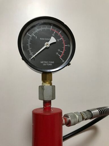 お取り置き中　10トン　油圧プレス メーター付　卓上タイプ