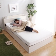 ニトリのシンプルベットホワイト コンセント付きチェストベットフレームの画像