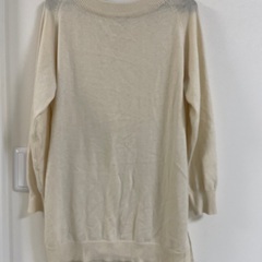 白ニットの画像