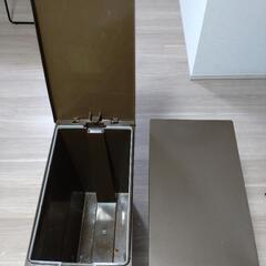 【無料】ニトリ　ゴミ箱×2の画像