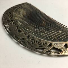 🔷🔶🔷ut10/50　和装　アンティーク　銀製 花文透かし彫り　笄/櫛 セット 本鼈 べっ甲 彫金　本鼈甲 漆 和装小物　※笄は木製　現状品🔷🔶🔷の画像